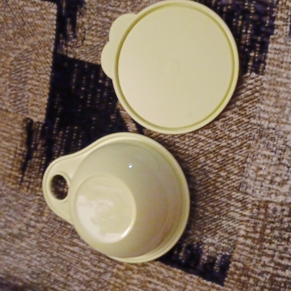 4/$40 New Greenish Yellow Tupperware Thatsa Extra Mini Bowl - 600 mL - Picture 3 of 6